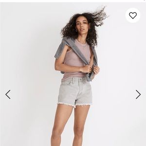 Relaxed Denim Shorts in Vervain Wash